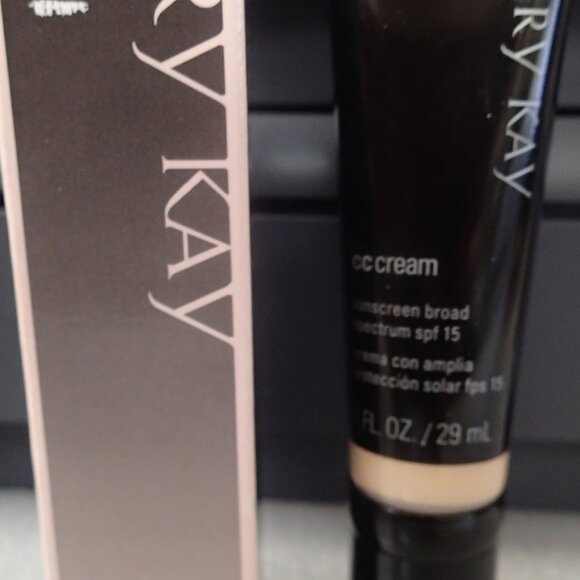 COPY - Mary Kay CC Cream Very Light - Picture 7 of 8